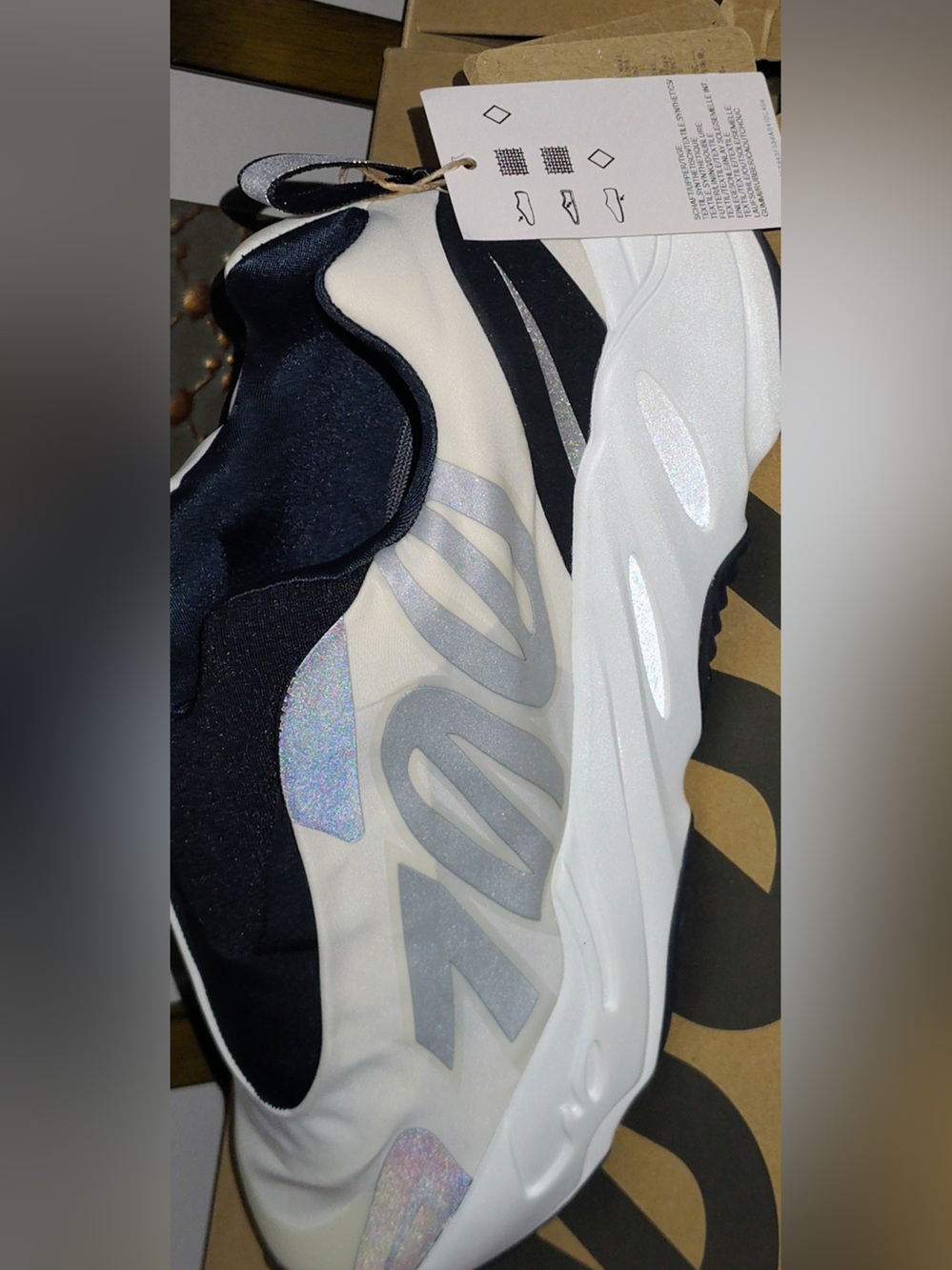 Adidas Yeezy 700 MNVN Analog IG4798 Men’s Size 10 Brand New With Box Reflective💥
